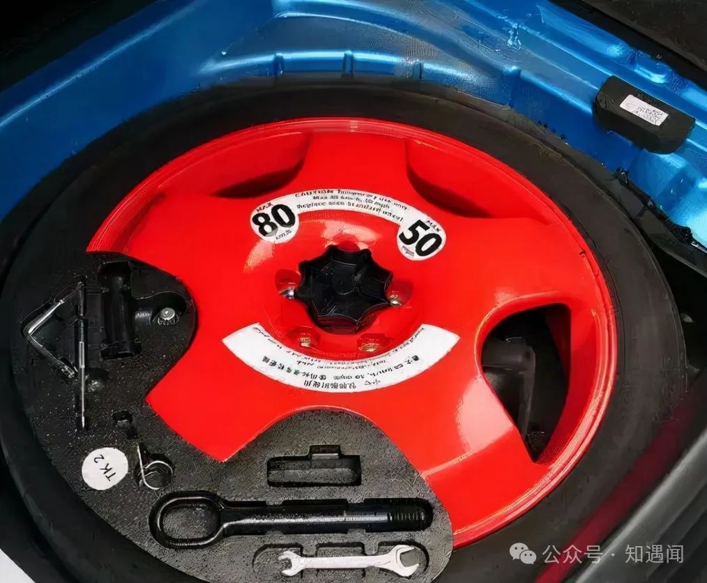 高速换胎注意什么_高速换车胎_高速路换胎