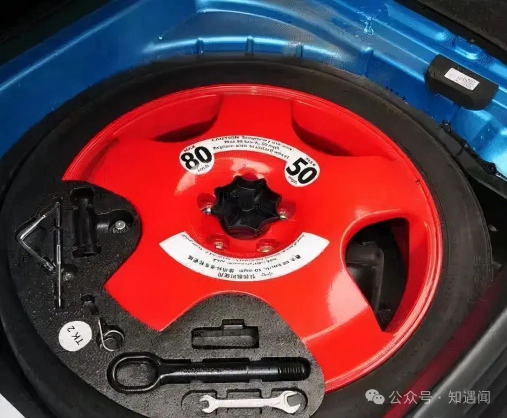 高速换车胎_高速换胎注意什么_高速路换胎